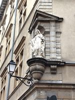 (2026) Photo de la statue de la Vierge dans une niche à l’angle de la rue St-Georges